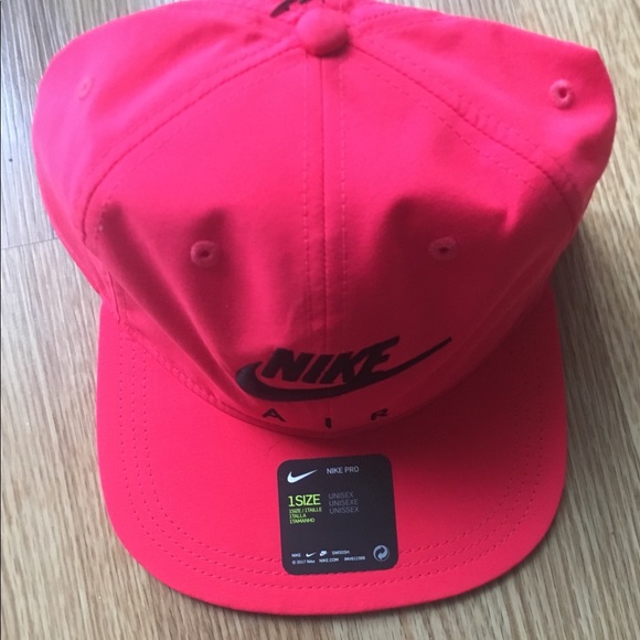 Nike Accessories - NWT Nike pro cap 🧢 unisex